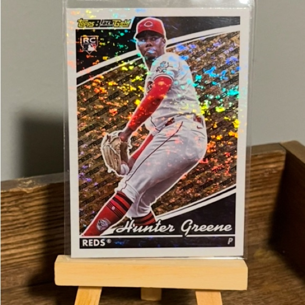 ⚾️ 2022 Hunter Greene Topps Baseball Card with Holographic Design - No # BG-17